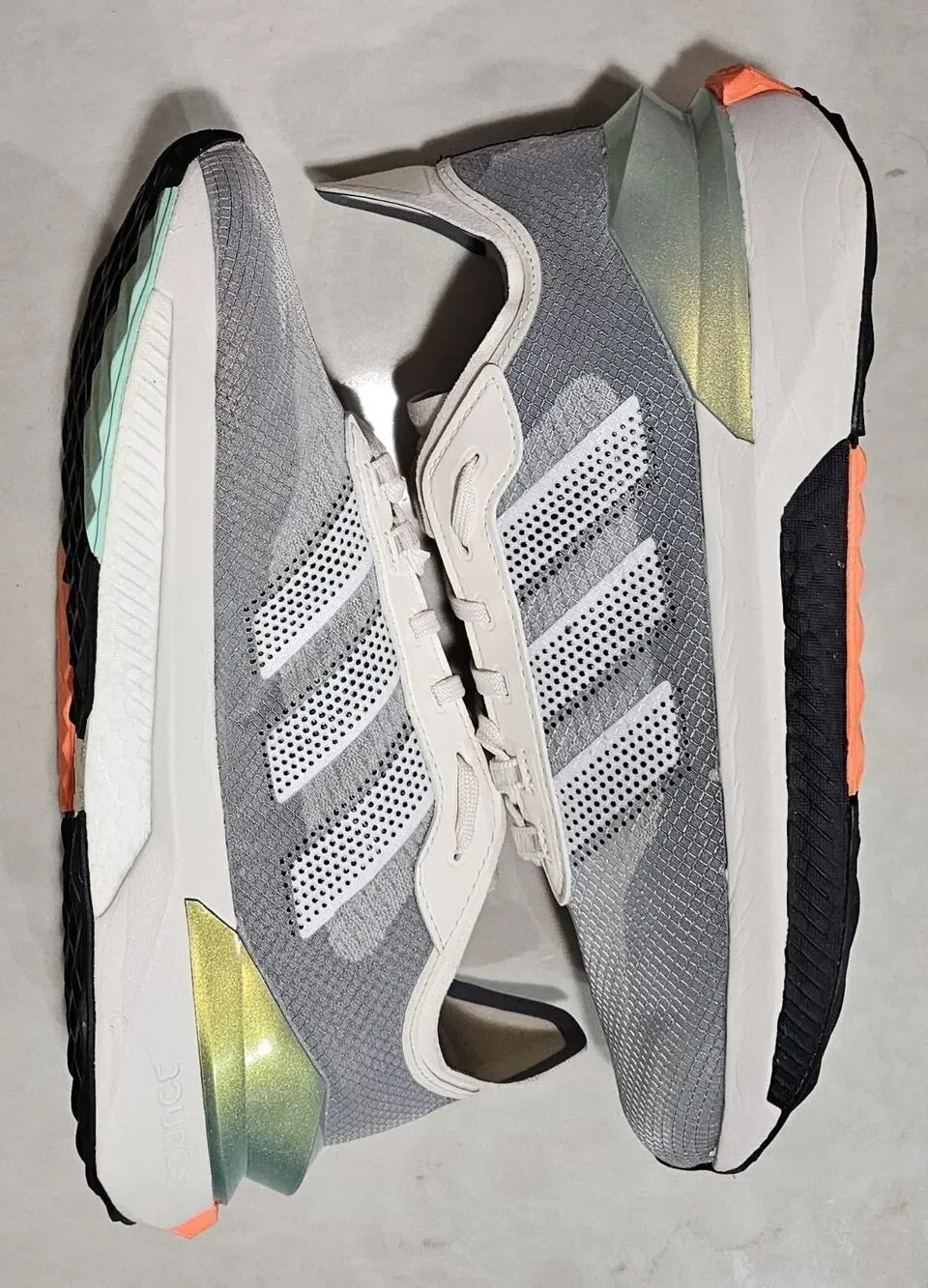 Adidas Avryn Boost Chalk White Black Men's Size 8 Running Shoes HP5973